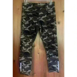 ZYIA ACTIVE Camo Forest Green Capri Leggings Size 8-10